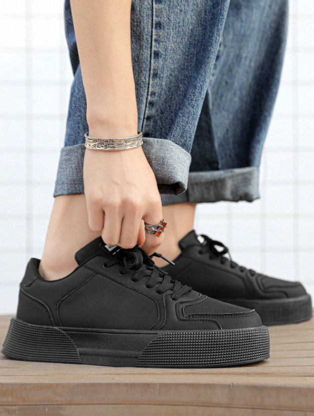 Men’s Minimalist Lightweight Black Lace Up Casual Sneakers