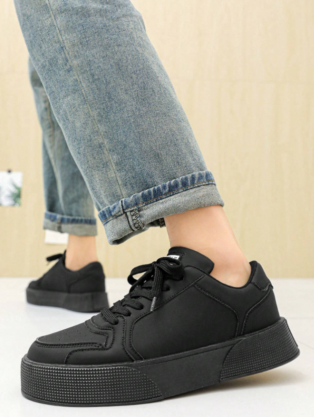Men’s Minimalist Lightweight Black Lace Up Casual Sneakers